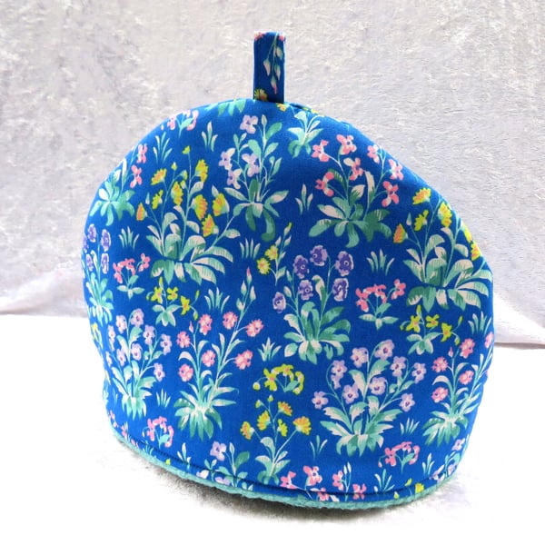   Tea cosy, size small, to fit a two cup teapot