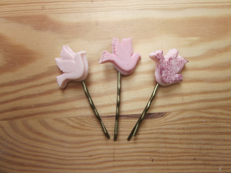 Set of 3 pink dove hair grips