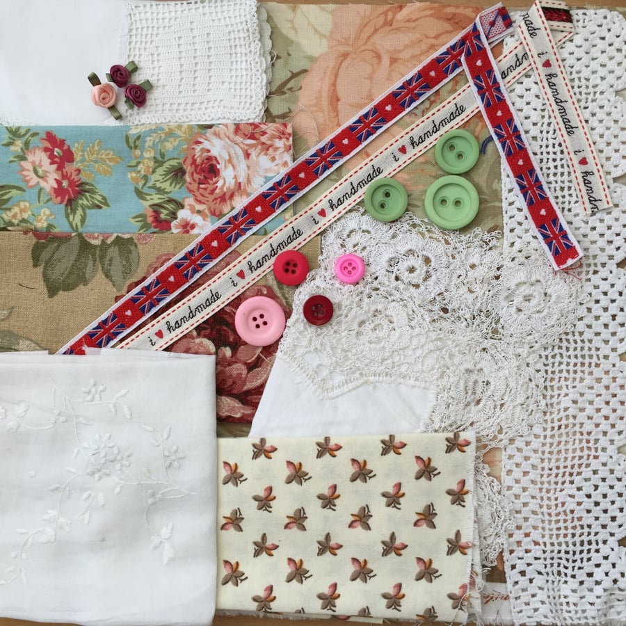 MIXED GROUP Of VINTAGE TEXTILES.    FREE UK DELIVERY