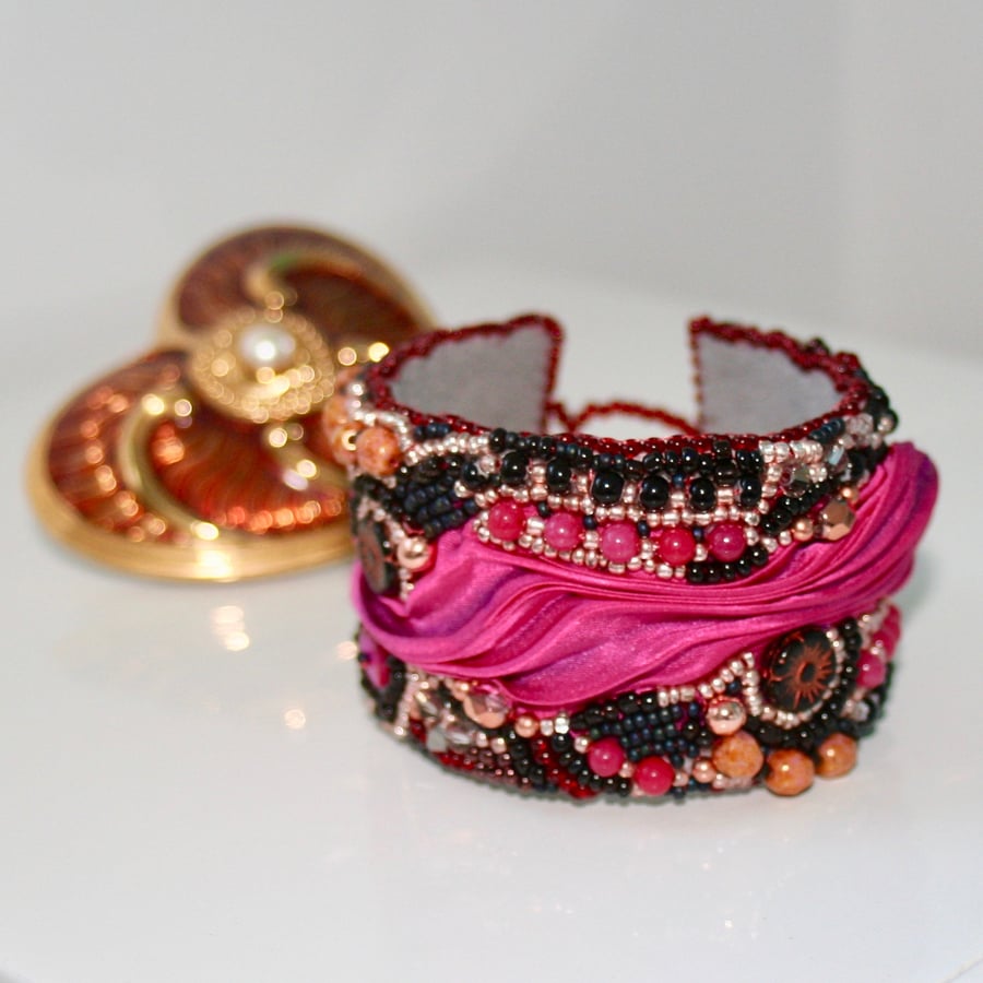 Magenta and black shibori ribbon cuff bracelet