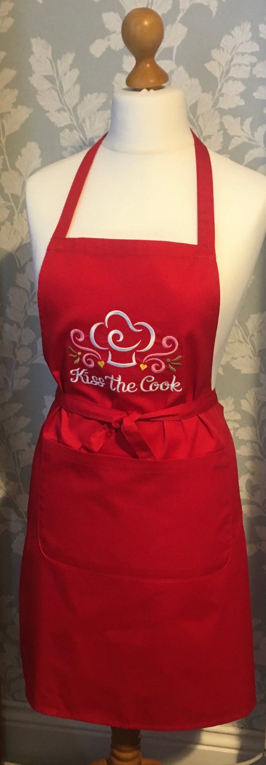 Embroidered Apron - Kiss the cook