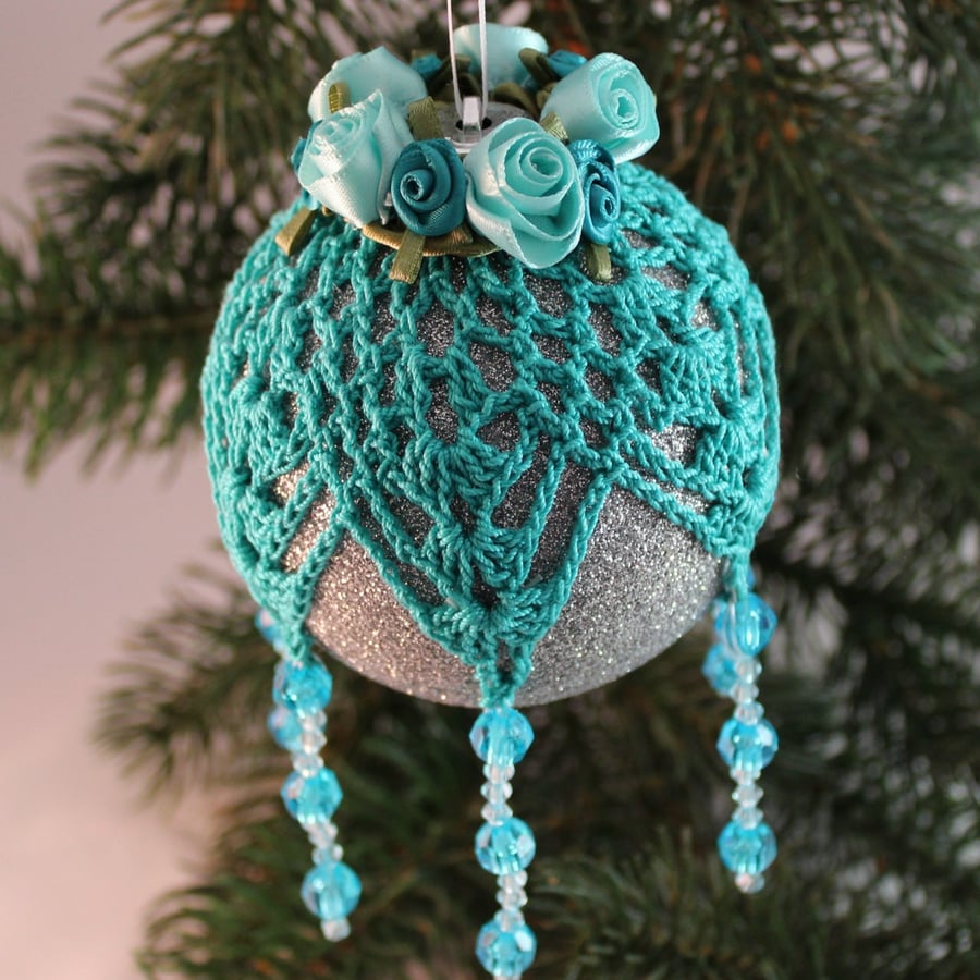 Christmas bauble silver and teal crochet lace vintage style, W3