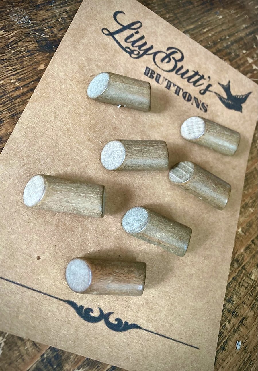 7 Vintage Wooden Toggles 