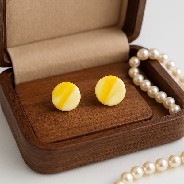 Sunny Waves Polymer Earrings – White & Yellow Minimal Dots