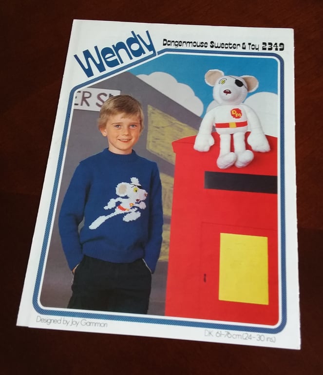 VINTAGE WENDY DANGERMOUSE AND TOY KNITTING PATTERN