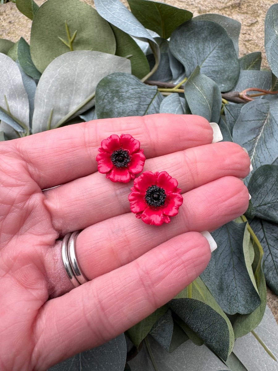 Poppie Stud Earrings 