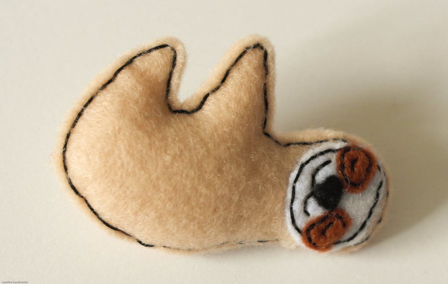 Sloth brooch-Handmade felt sloth pin. Gift for a sloth lover-Present for a teen
