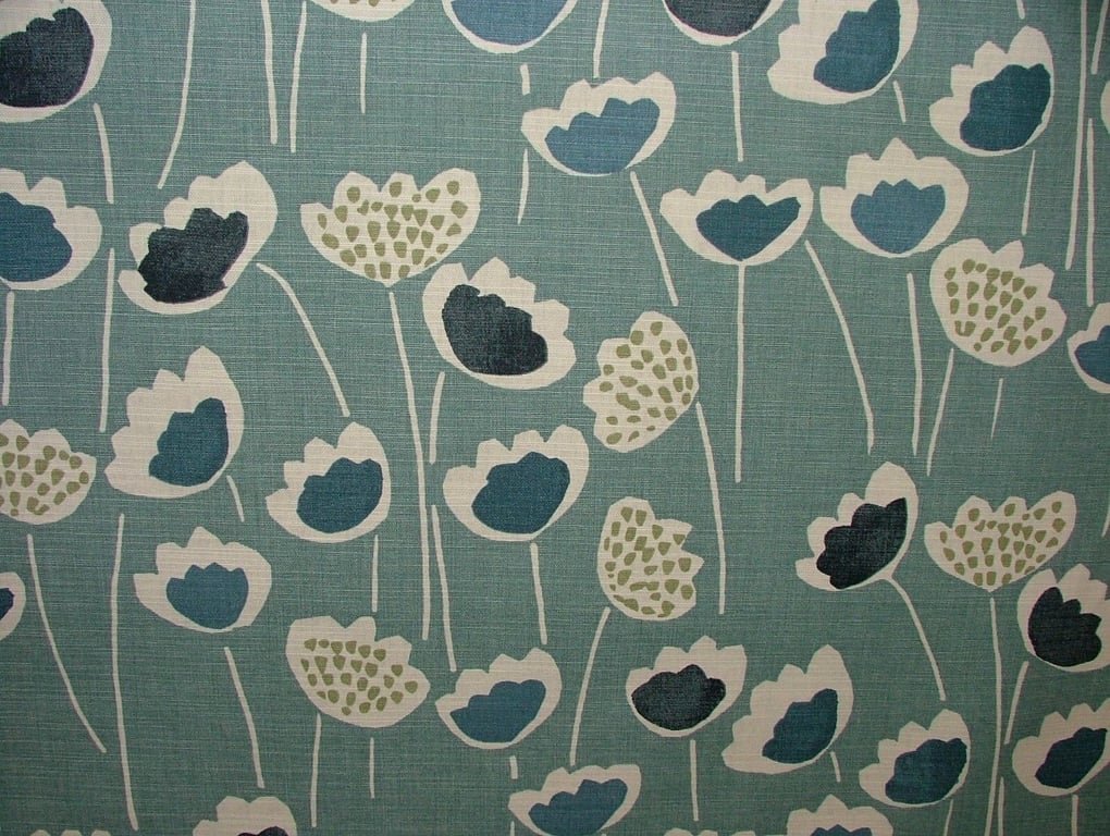 Scandi Flower Tablecloth 450 x 135cm.  Indigo and 6 Napkins Indigo 