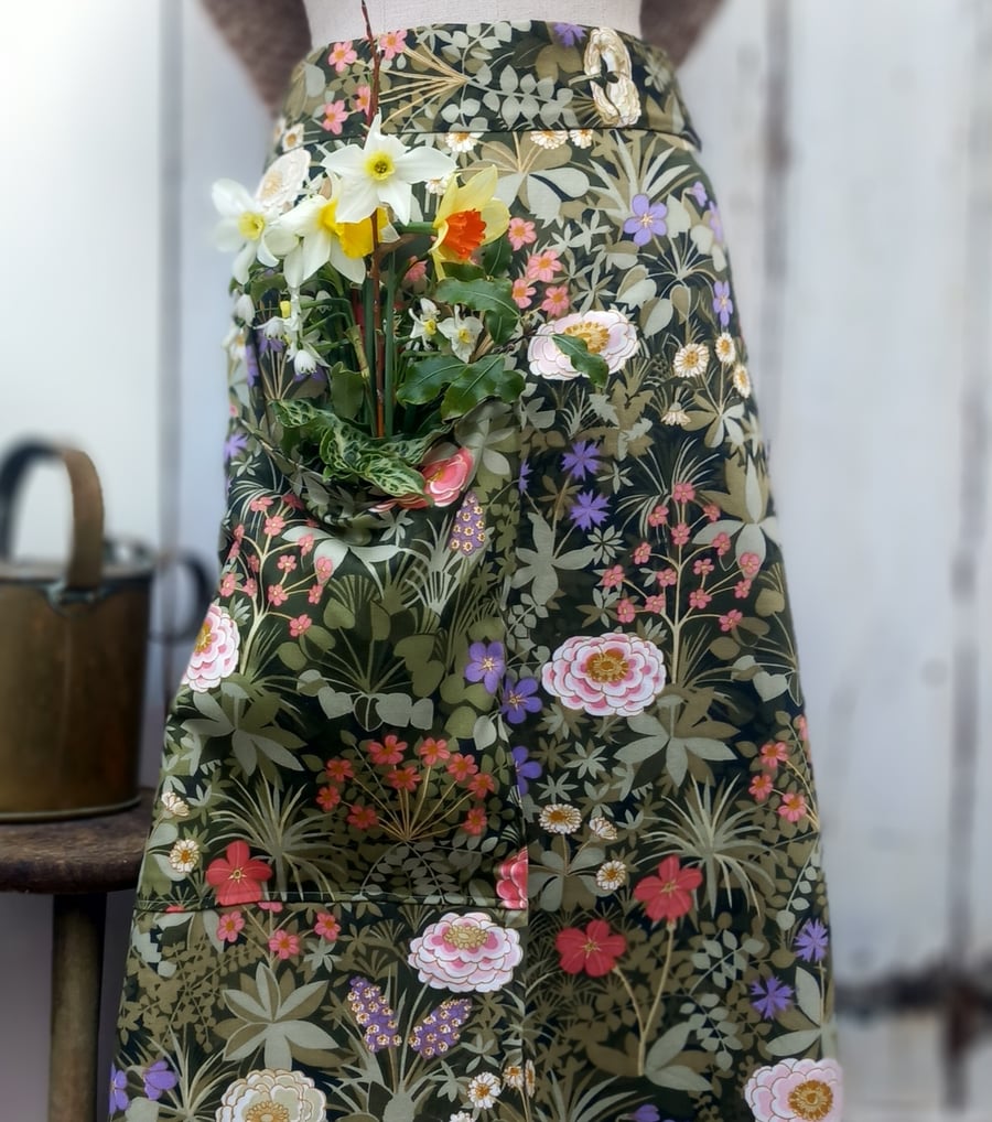 Handmade clothing. Ajustable waist green long floral skirt