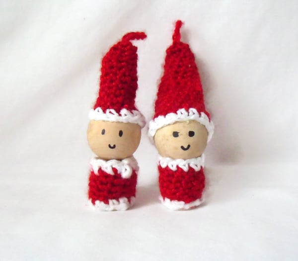 pair of crocheted santas, hanging spool christmas decorations