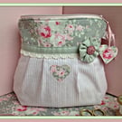 Tutorial style sewing pattern for shabby chic cosmetics bag - pdf file.