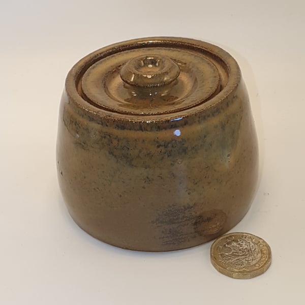 Trinket pot with lid