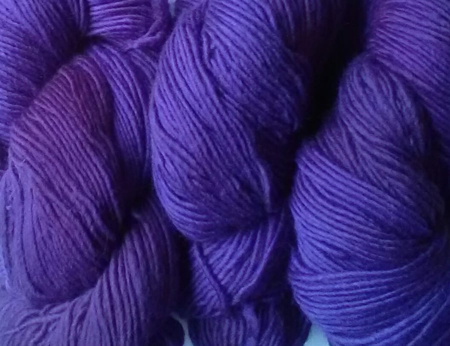 SPECIAL! Hand-dyed 100% WOOL DK-ARAN 100g  blue purple