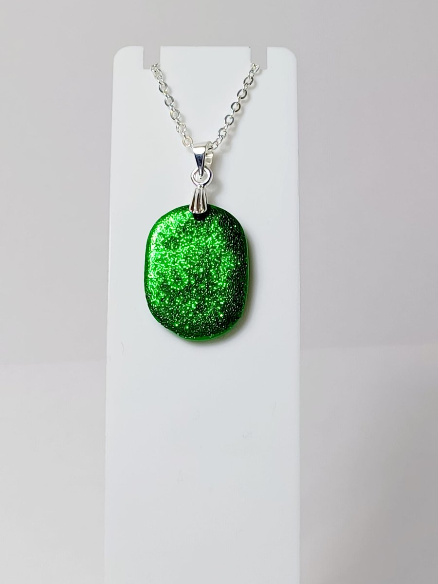 Emerald green sparkle oval pendant       