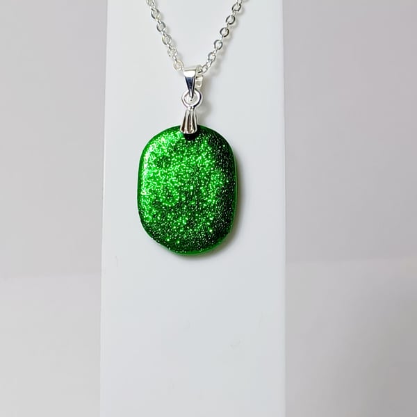 Emerald green sparkle oval pendant       