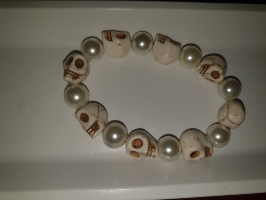 Cream skull bracelet 