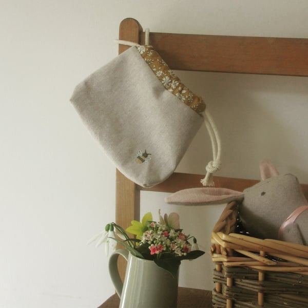 Embroidered Bee Bag