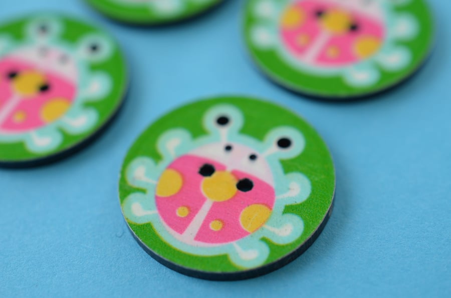 Ladybird Buttons Green Pink Plastic 6pk 25mm (P1)
