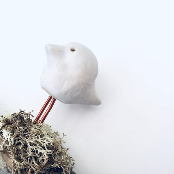 Wire art, bird on a driftwood wire, wire sculpture