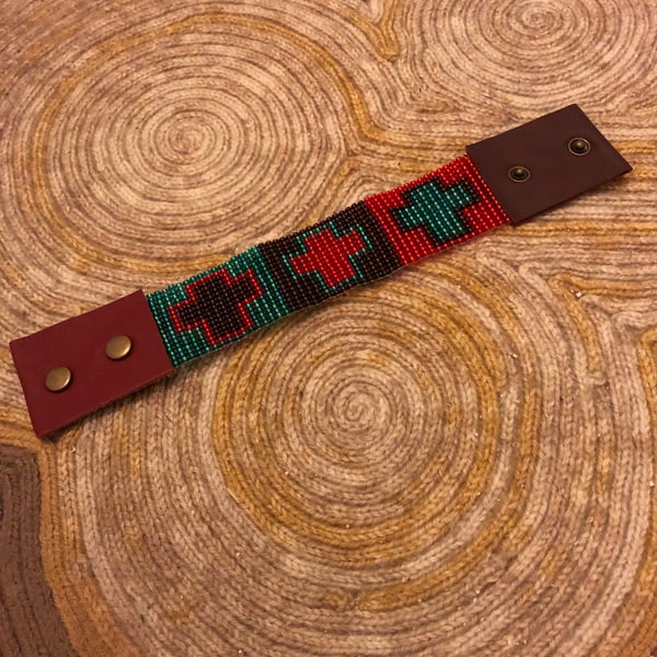 Leather and beadwork bracelet