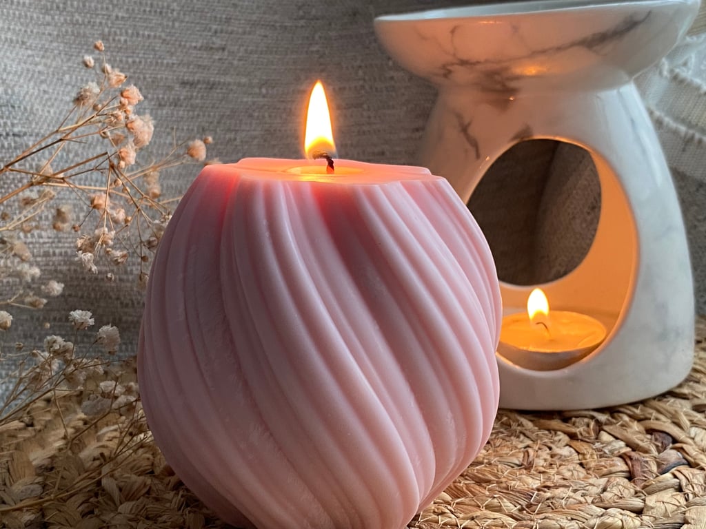 Elegant Swirl Candle 