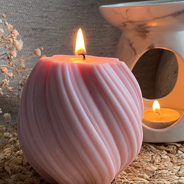 Elegant Swirl Candle 