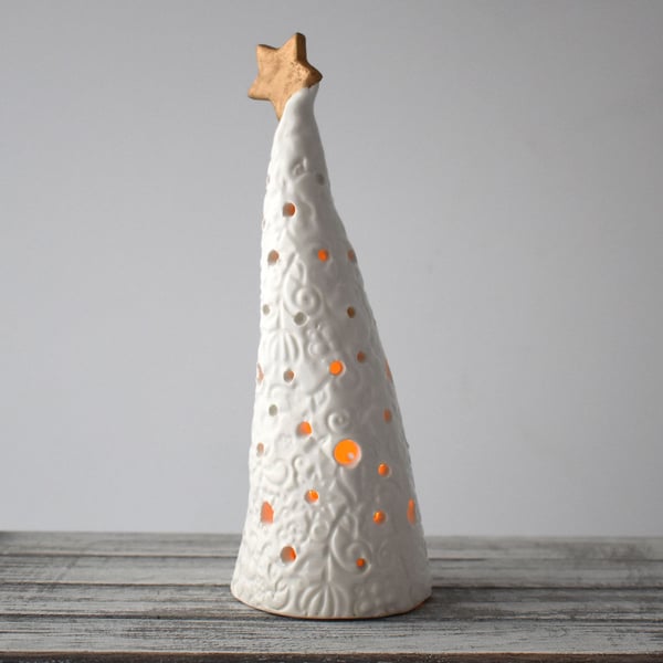 A104 Ceramic Christmas Tree Tea Light Holder (UK postage free)