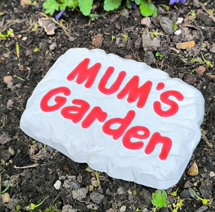Mum's Garden Plaque, Handmade Cement Garden Sign, Outdoor Flower Bed Decor,