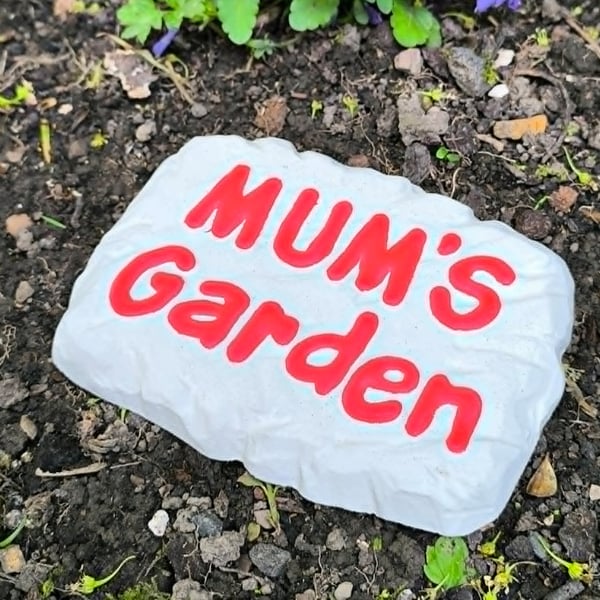 Mum's Garden Plaque, Handmade Cement Garden Sign, Outdoor Flower Bed Decor,