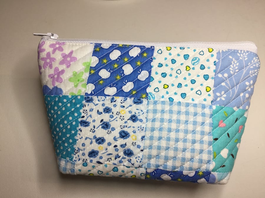 Quilted Make Up Bag With Waterproof Lining 
