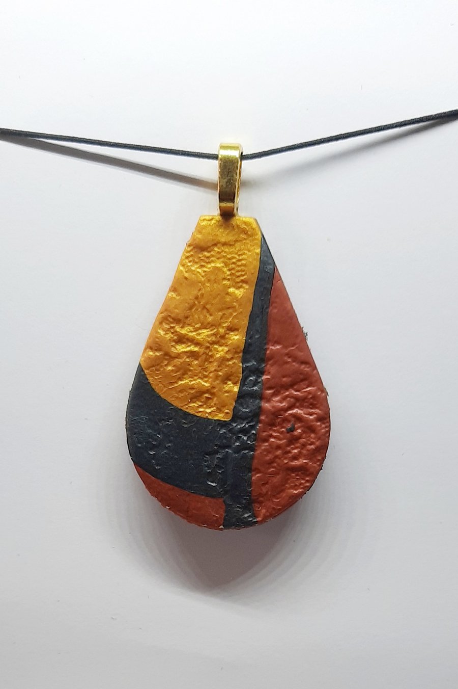 Patterned pendant 
