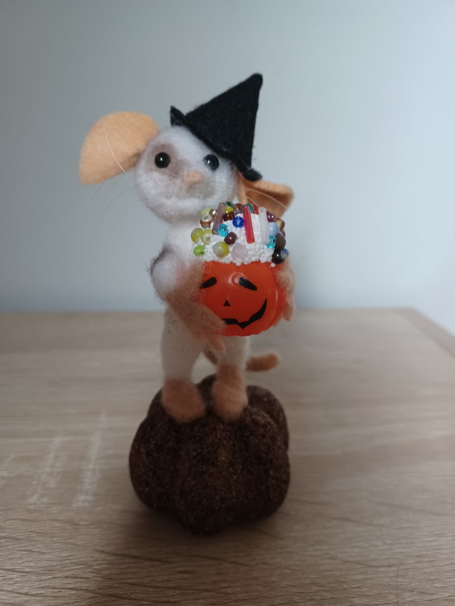 Needle Felted Pumpkin Mouse