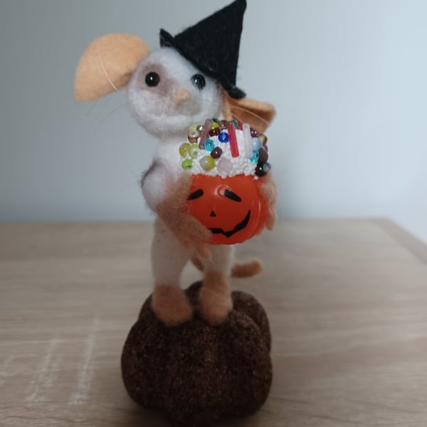 Needle Felted Pumpkin Mouse