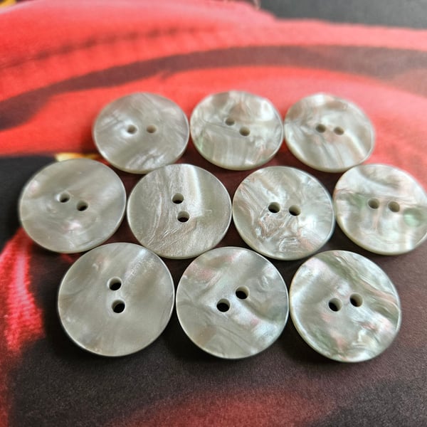 20.3mm 32L Grey Smoke Buttons with lots of movement