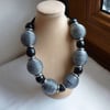BLACK AND SILVER CHUNKY NECKLACE.
