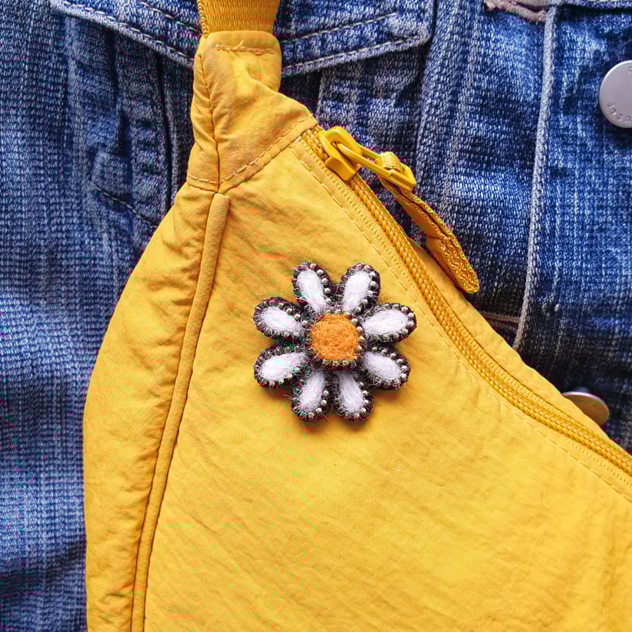 Hand Felted Daisy Pin Brooch With Zip Edge Outline