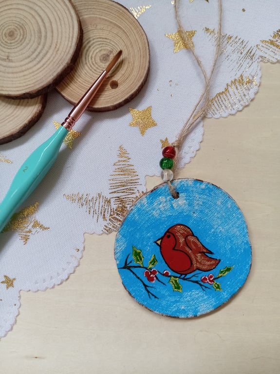 Robin hanging woodslice decoration 