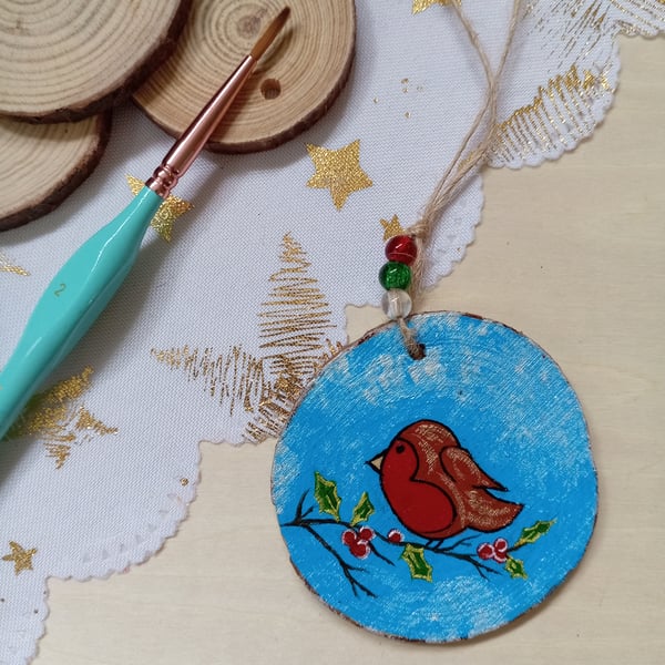 Robin hanging woodslice decoration 