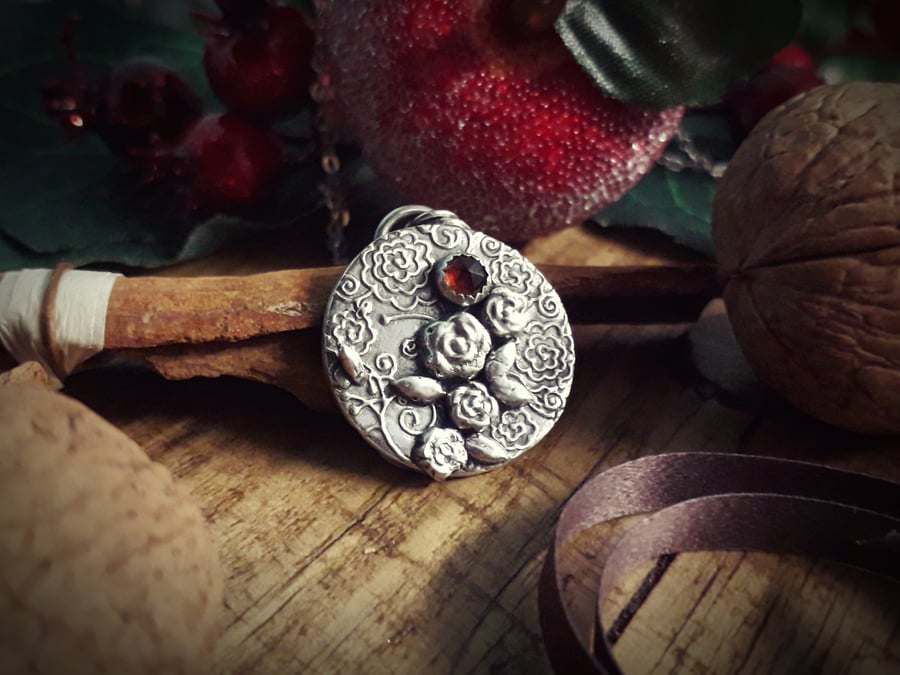 Romantic Rose Pendant with Garnet