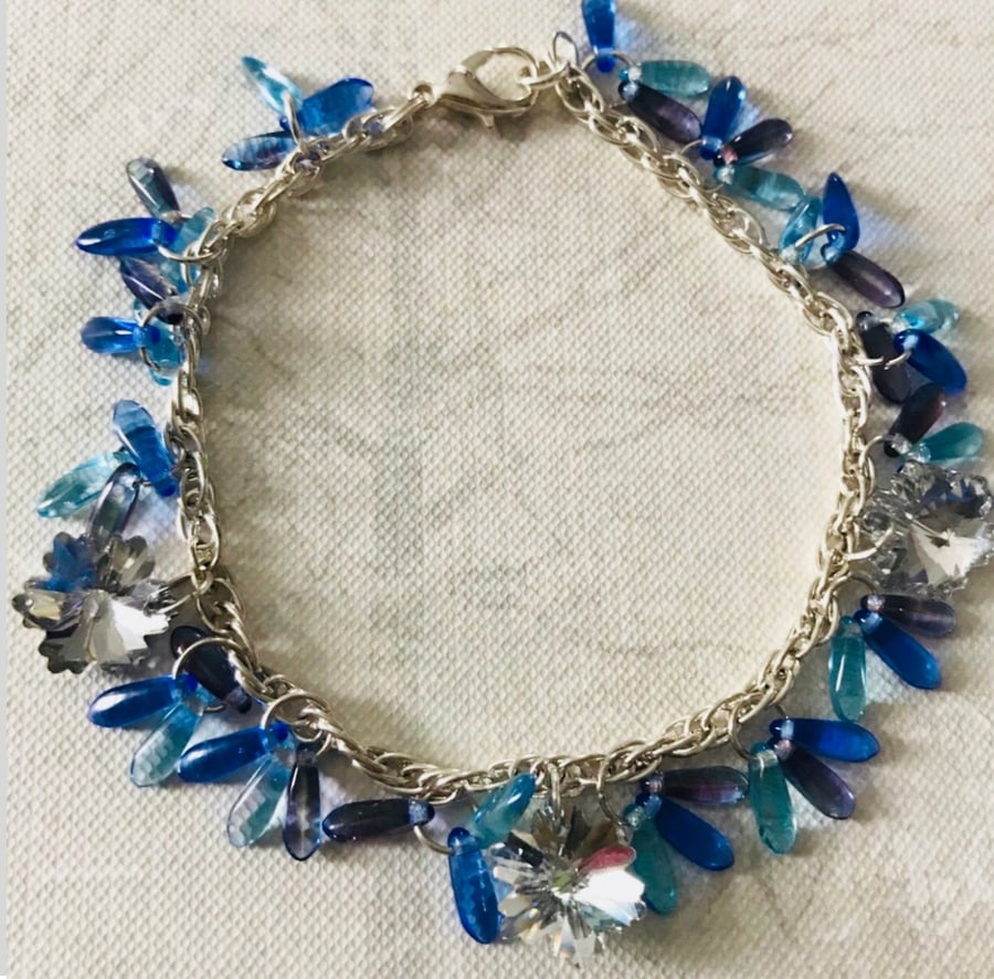 Flower & bead bracelet