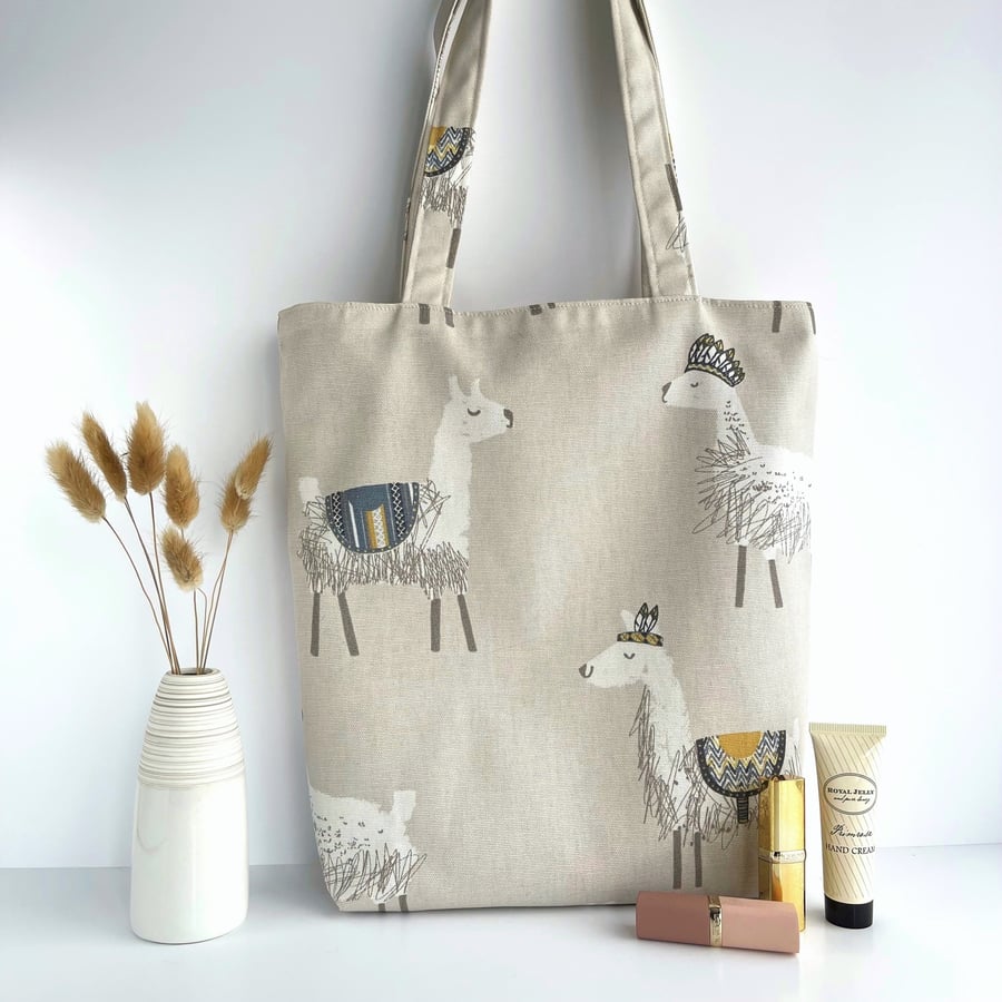 Llamas Tote Bag