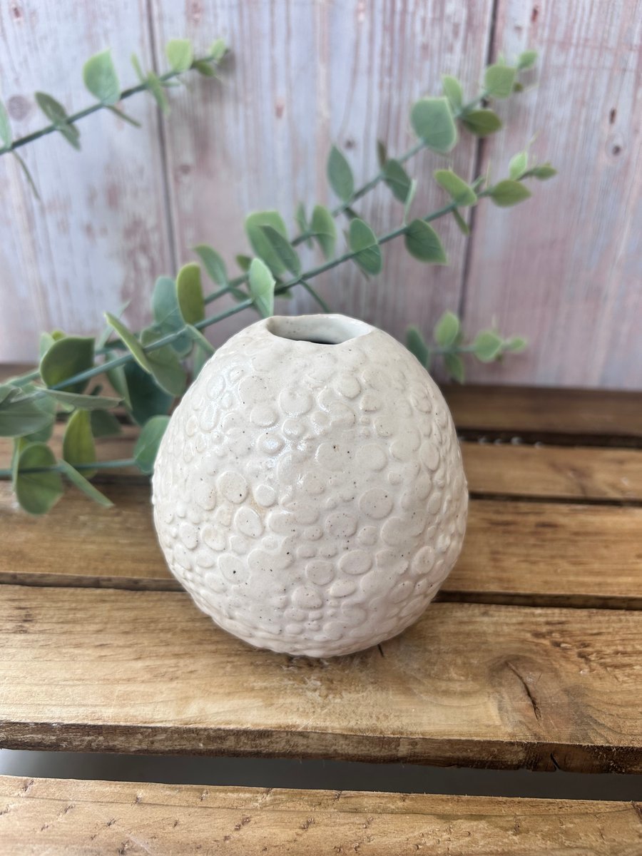 SECONDS White textured pot 