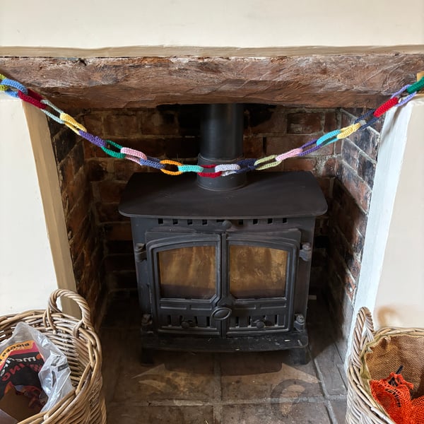 Knitted “paper” chains