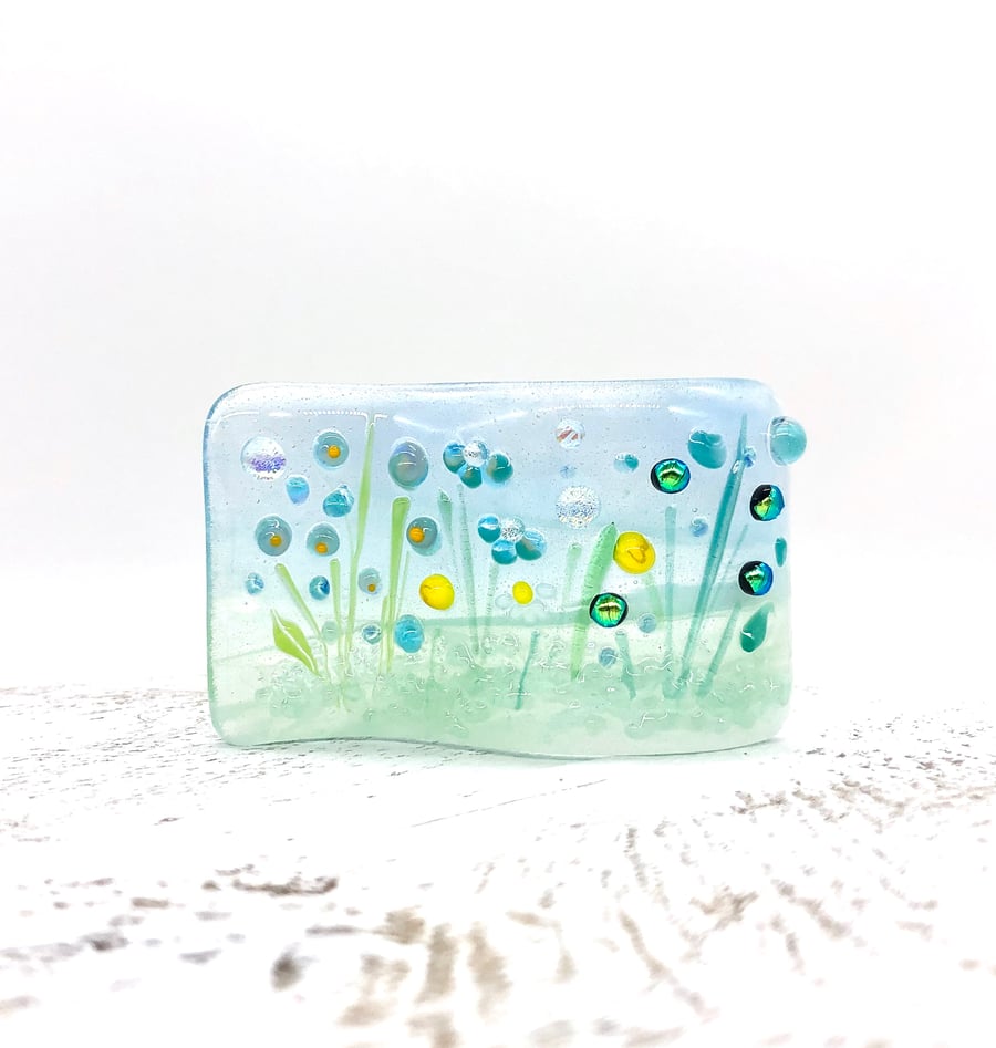 Freestanding Glass Flower Meadow Wave in Turquoise