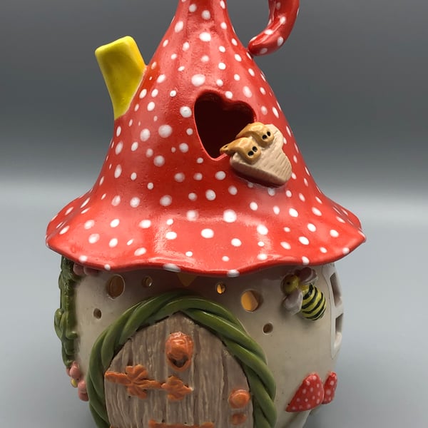 Tea light fairy house with red roof
