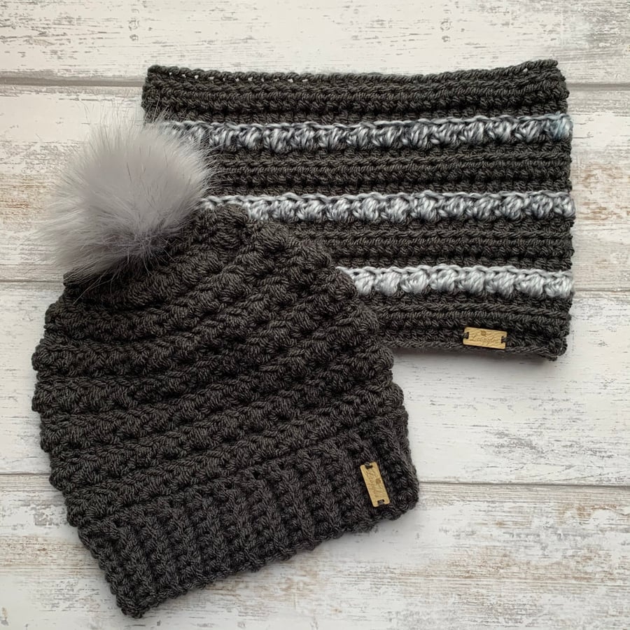 Crochet beanie hat with faux fur pompom & matching cowl set grey