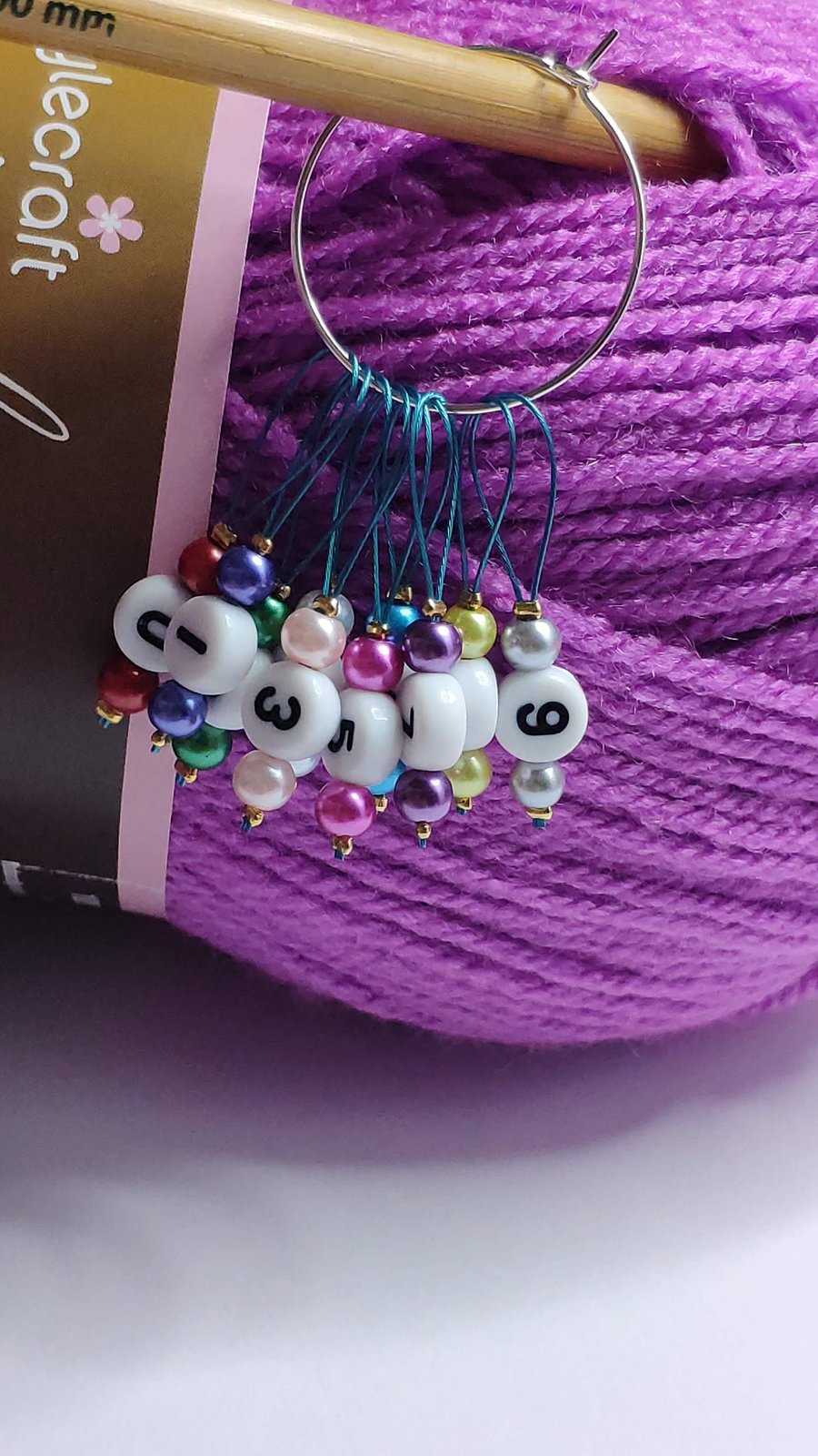 Set of number stitch markers for knitting