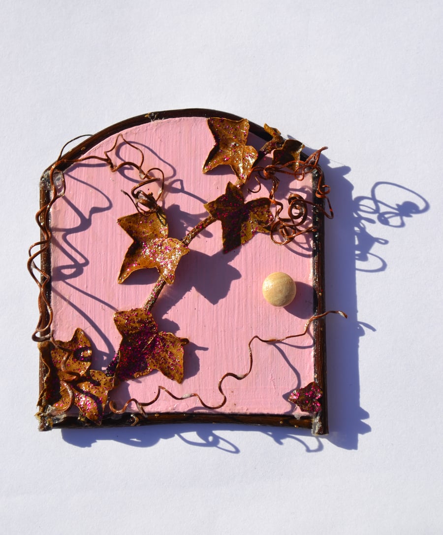 Pastel Pink Ivy Fairy door