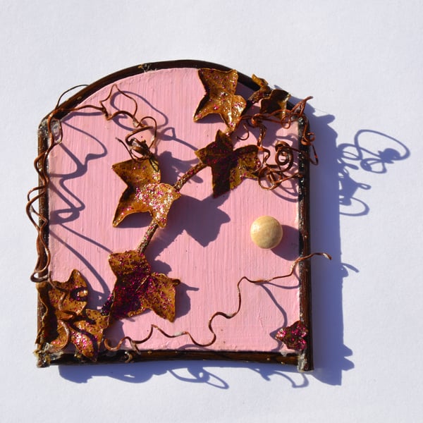 Pastel Pink Ivy Fairy door