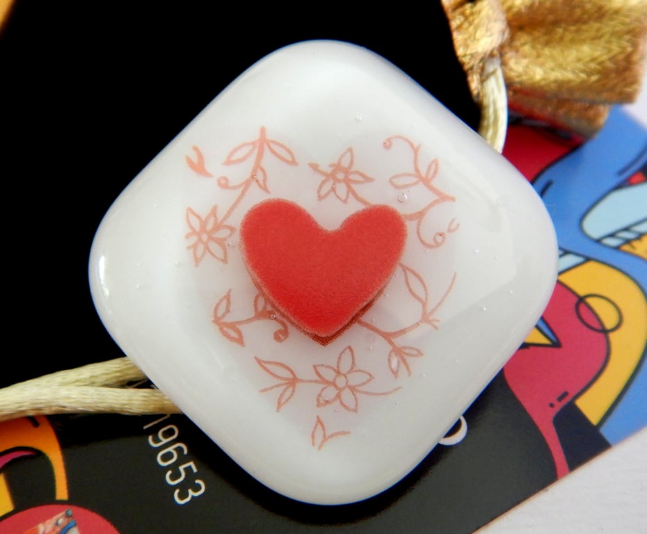 HANDMADE FUSED DICHROIC GLASS 'HEART' BROOCH.
